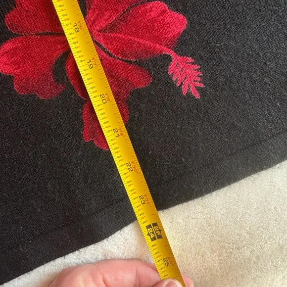 Black and Red Floral Women's Sweater - Picture 5 of 8